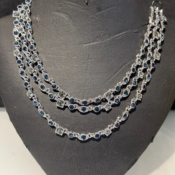 Givenchy layered necklace - Picture 2 of 10